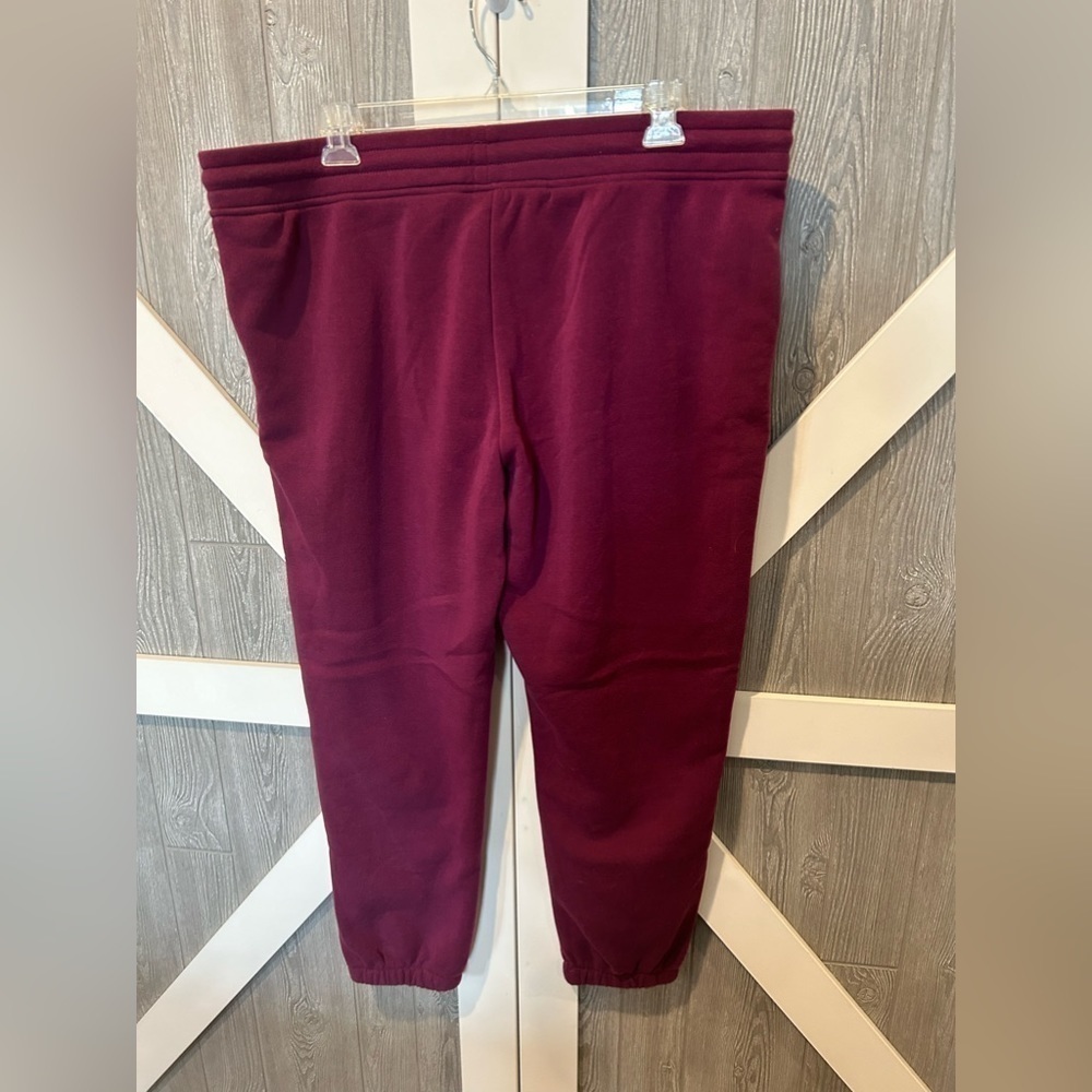 B057. Just Be maroon sweat pants.NWOT 3X